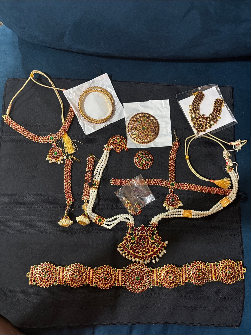 Traditional Women's Gold-Tone Red and Green Bridal Jewelry Set